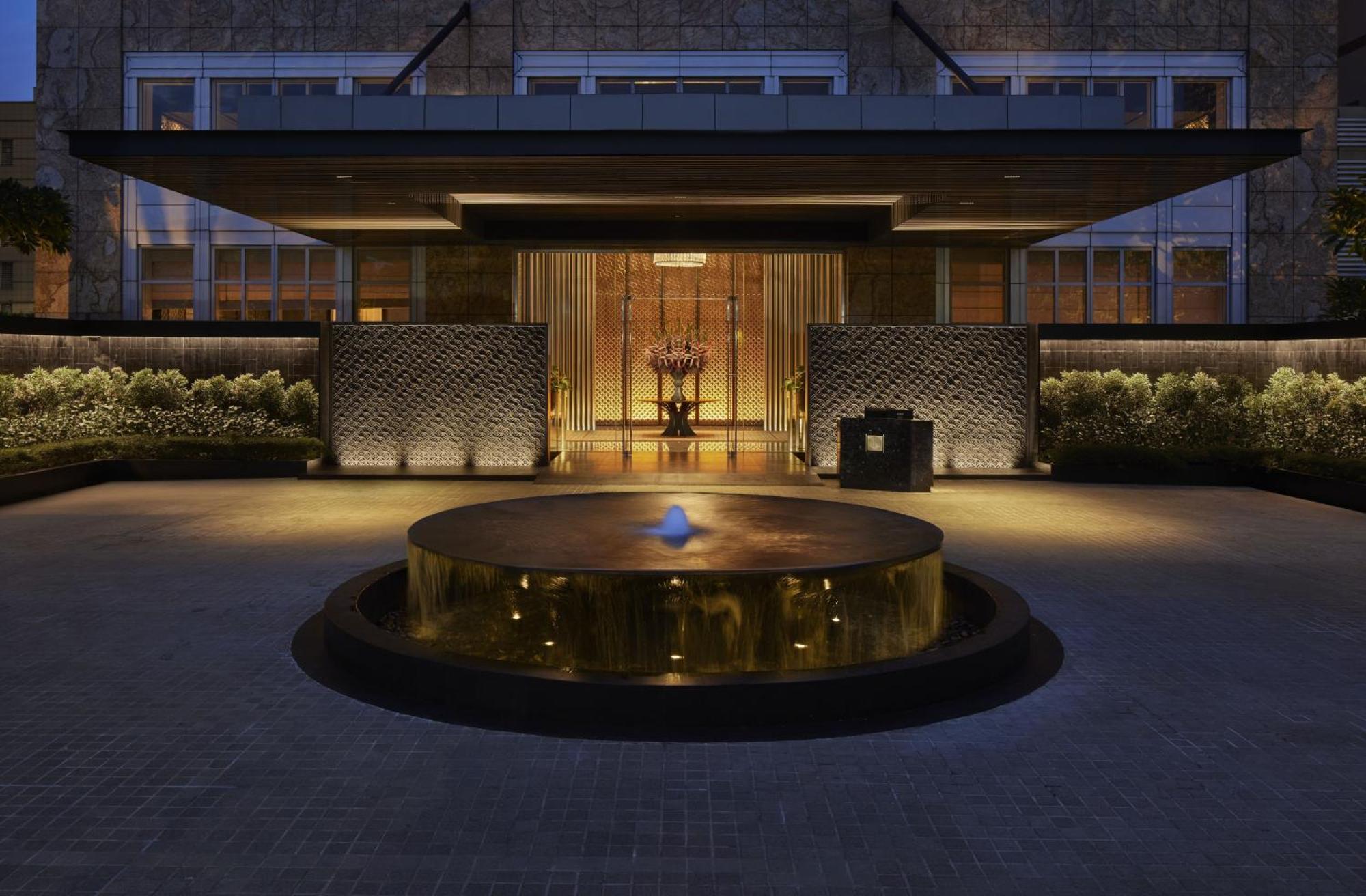 Keraton At The Plaza, Part Of The Unbound Collection By Hyatt Hotel Джакарта Екстериор снимка